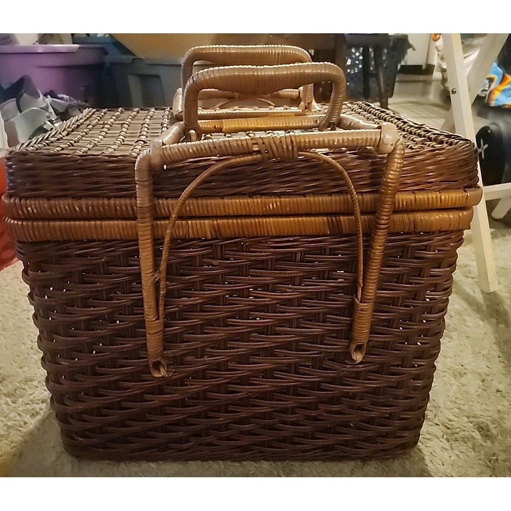 Brown Wicker Picnic Basket with Locking Handles! Includes Plastic Service Ware**